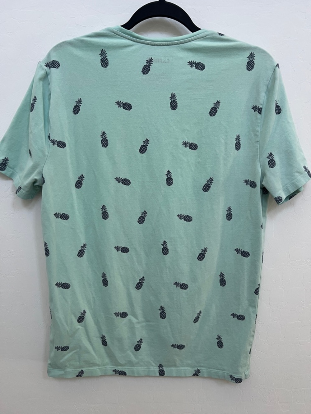 Express Women’s Light Turquoise Short Sleeve T-Shirt Navy Pineapple Print Size M - Picture 3 of 8